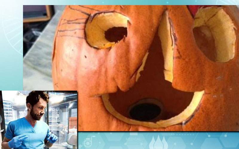 Nu se lasă! Falsul medic italian Matteo Politi a distrus un dovleac de Halloween