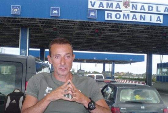 Şoc! Radu Mazăre a fugit din ţară îmbrăcat în blugi şi tricou; nimeni nu l-a recunoscut la vamă