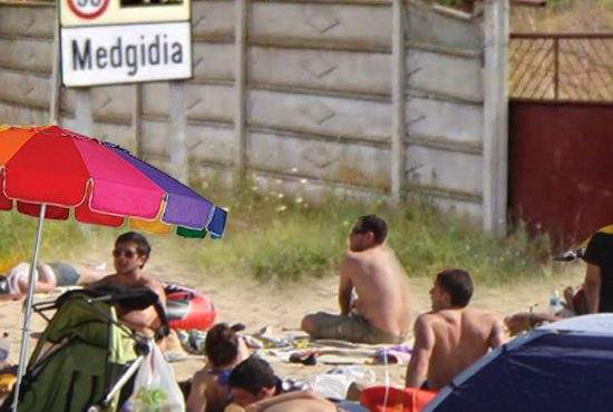 Aglomeraţie mare pe plajă! Un român care s-a trezit târziu a prins loc de prosop abia la Medgidia