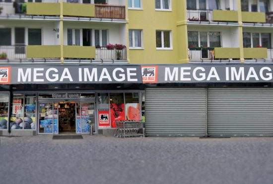 Un magazin Mega Image a fost închis, după ce a fost băgat în faliment de Mega Image-ul de lângă el