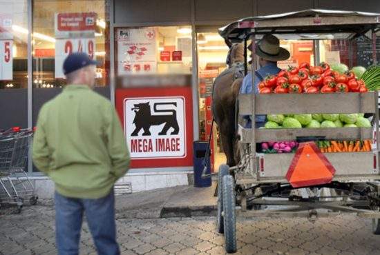 Autentic românesc! Un fermier și-a dus legumele la Mega direct cu calul și căruța