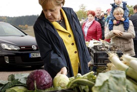 Merkel anunţă că se retrage din funcţie! Va mai merge doar duminica la piaţă cu Golful