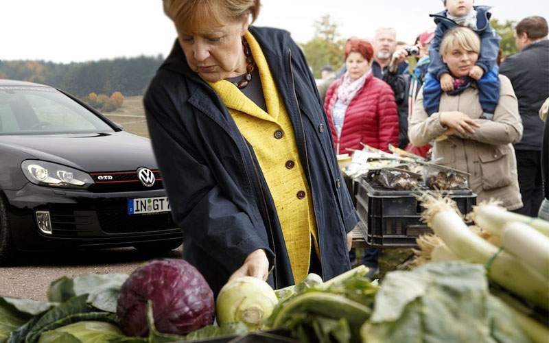 Merkel anunţă că se retrage din funcţie! Va mai merge doar duminica la piaţă cu Golful