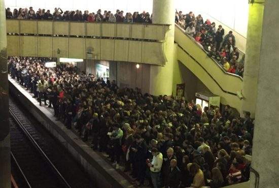 Restricții la metrou! Pentru a preveni aglomerația, grașii și evreii nu vor mai avea acces pe peron