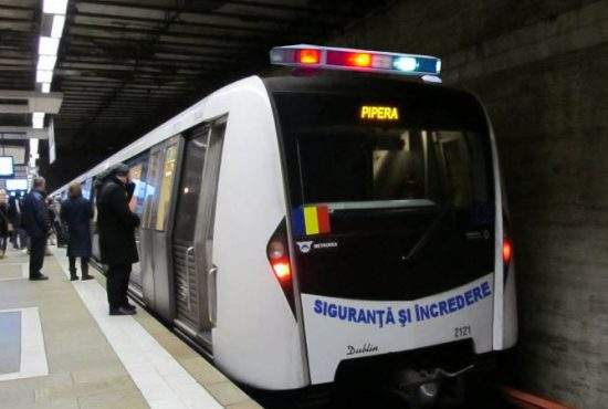 Poliția a destructurat o rețea de curve ai căror copii urcă în metrou înainte să coboare lumea