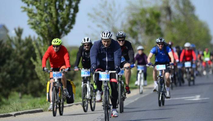 Mindruta organizează „Cu bicicleta la Washington”, ca să-l învețe pe Biden să se dea