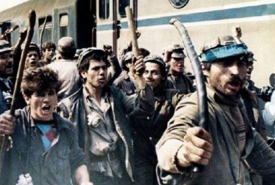 Două trenuri cu mineri se îndreaptă spre Bucureşti, să dea jos ţurţurii de la Universitate