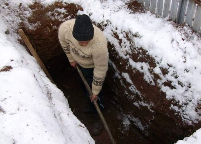 Legea minelor, respinsă! Un gropar a fost deja arestat pentru tentativă de minerit în cimitir