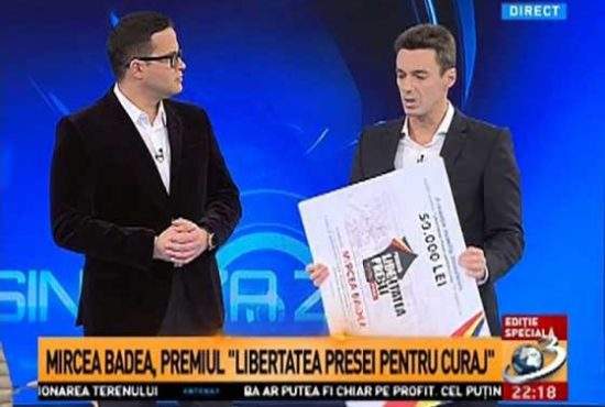 Cu adevărat brav! Mircea Badea a avut curajul să pupe în cur și pe altcineva în afară de Voiculescu