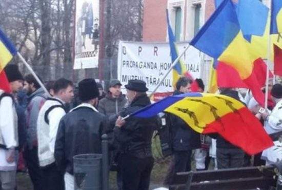 Proteste la Muzeul Ţăranului, după ce s-a anunţat că ai reducere la film dacă pe iubita ta o cheamă Valentin