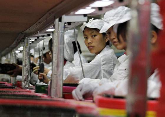 Scade prețul la iPhone! Chinezii pot face acum doi copii care să muncească în fabricile Apple