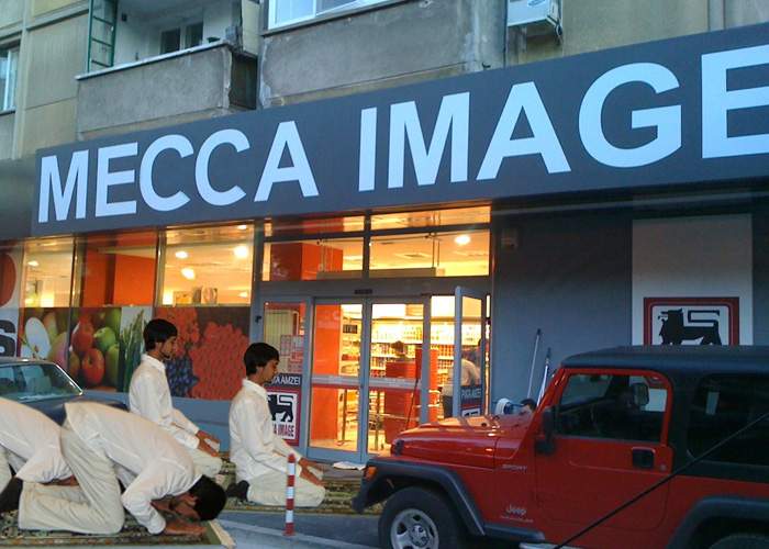 Musulmanii din România, pelerinaj la supermarketurile Mecca Image