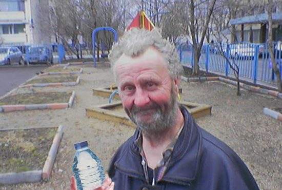 Nea Costel, drojdier, a băut azi doar apă, ca să nu pară că sărbătorește eliberarea lui Voiculescu: ”Dă-l în p… mea!”