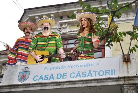 Anul ăsta sunt la modă nunţile mexicane, cu La Bamba şi Cucaracha la taragot şi taco în loc de tort