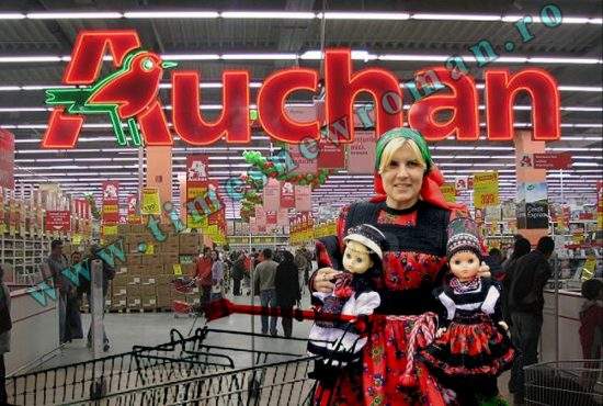 Elena Udrea se îmbracă după ultima modă a cumpărăturilor la Auchan