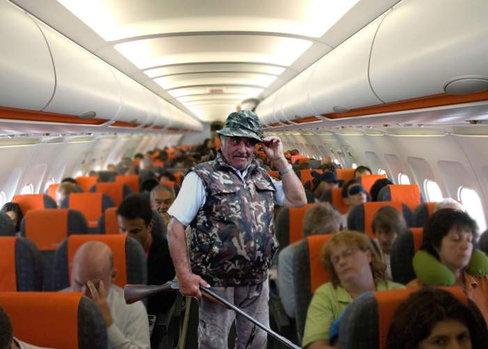 Pentru mai multă siguranţă, toate avioanele româneşti vor avea la bord un pădurar