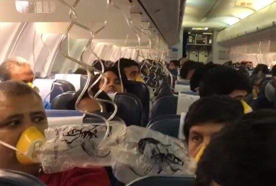 Panică la bordul unei aeronave Ryanair după ce pilotul a anunţat că zboară spre România