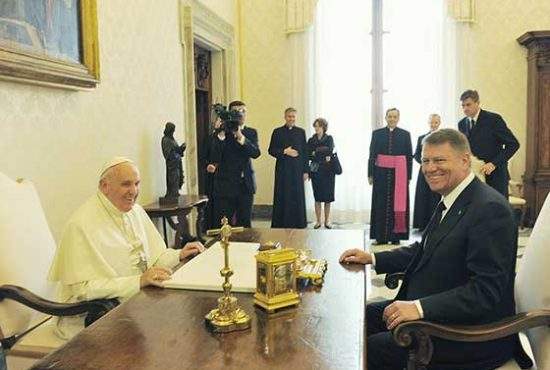 Papa și-a anulat vizita în România: ”Credeam că Iohannis e președintele Germaniei, nu al României”