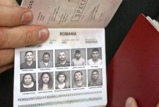 Pentru a reduce cozile la paşapoarte, vor fi trecuţi câte 10 români pe un paşaport, cu poză de grup