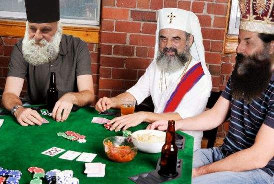 Patriarhul Daniel a decis să ţină slujba de Înviere la 12 ziua: „Seara joc poker cu mitropoliţii”