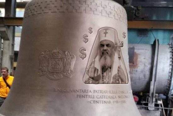 Foto! Sătul de reproșuri, Patriarhul și-a schimbat poza de pe clopot cu una mult mai sugestivă