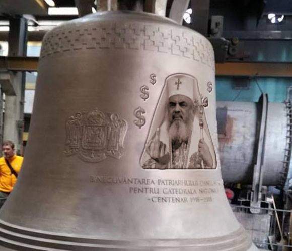 Foto! Sătul de reproșuri, Patriarhul și-a schimbat poza de pe clopot cu una mult mai sugestivă