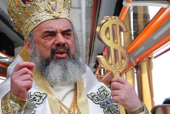 Patriarhul Daniel: „Naşii CFR trebuie înlocuiţi cu preoţi, singurii care pot lua bani fără chitanţă”