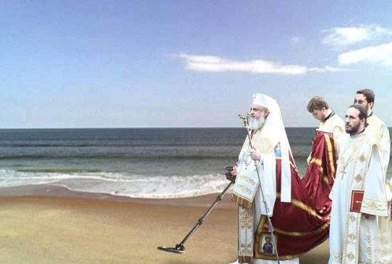 Plaja din Mamaia, închisă 2 ore, să poate veni Patriarhul cu detectorul, să caute lanţuri de aur