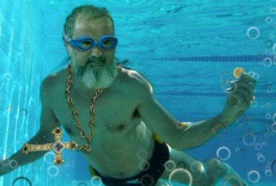 Patriarhul Daniel era să se înece la Therme Bucureşti. A văzut 50 bani pe fundul piscinei