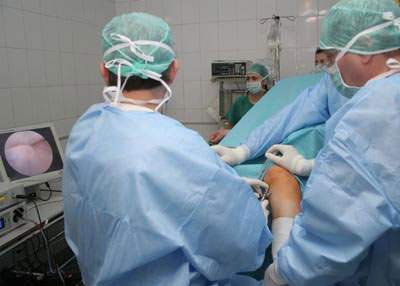 Pat metalic de spital, uitat de medici în abdomenul unui pacient