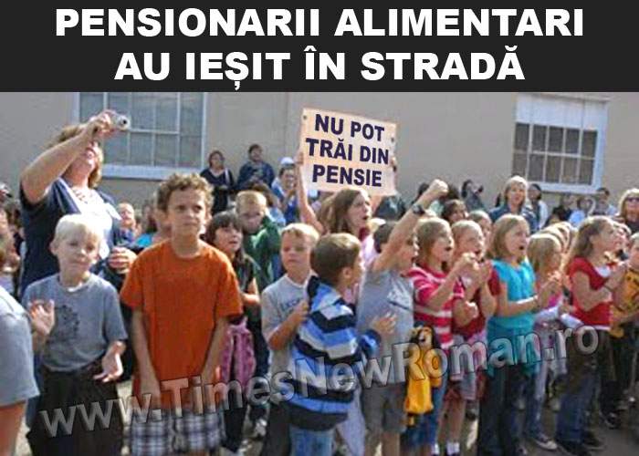 Pensionarii alimentari protestează la Palatul Copiilor