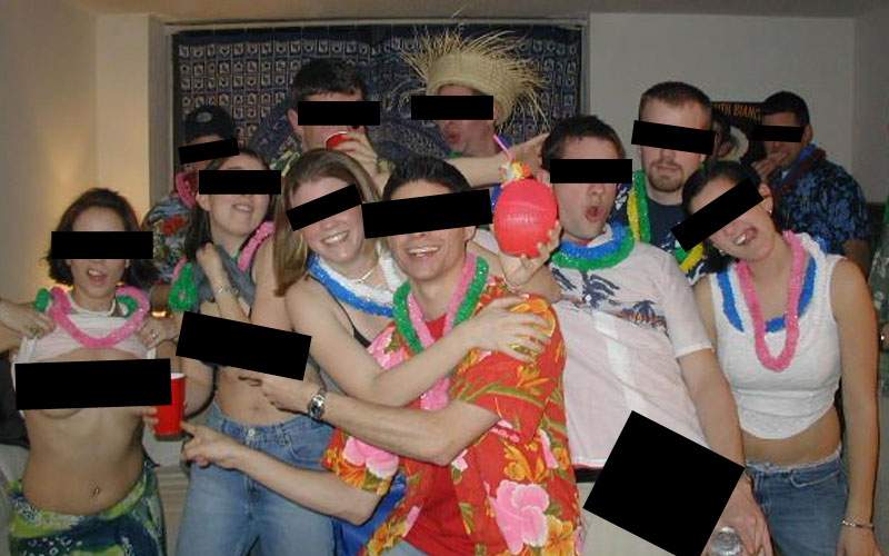 Un român a obţinut dublarea salariului sub ameninţarea că dă poze de la petrecerea firmei