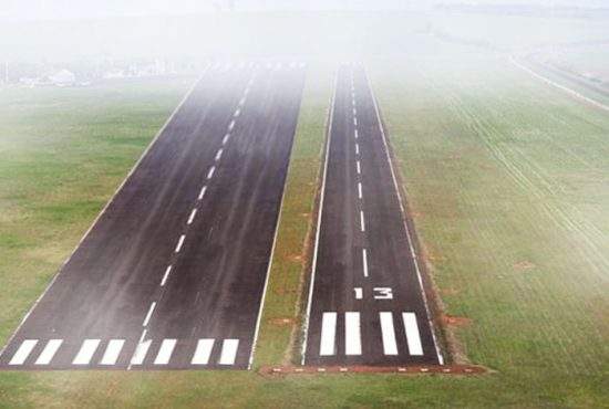 Aeroporturile ar putea fi dotate cu piste de aterizare pentru femei, de 2 ori mai late