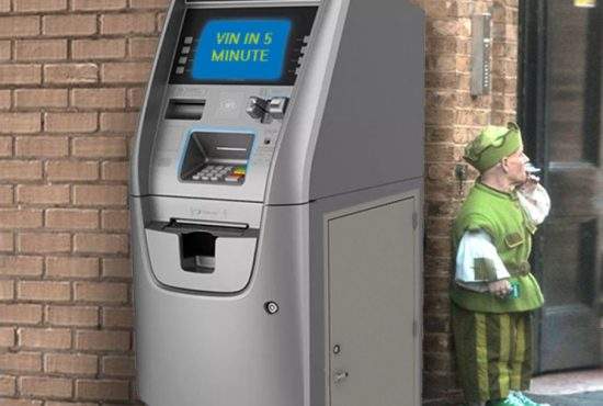 ”Out of service” la bancomat? Înseamnă că piticul care numără banii în el e la ţigară