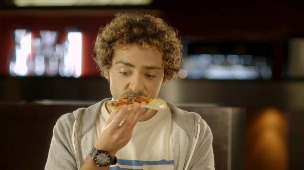 Deranjat de zgomotul străzii? A apărut o pizza cu margine atât de crocantă că nu mai auzi claxoanele