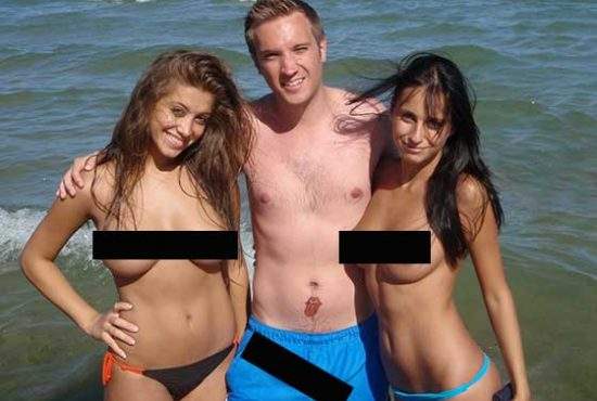 Discriminare pe litoral! Turistele topless au reducere 50% la șezong