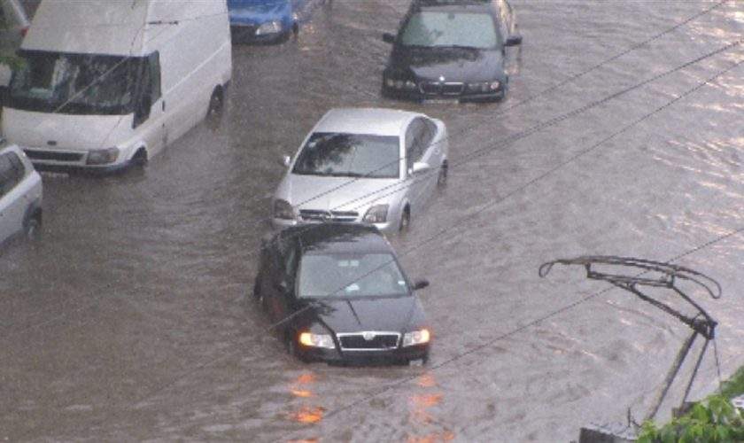 16 lucruri despre ruperea de nori din Bucureşti