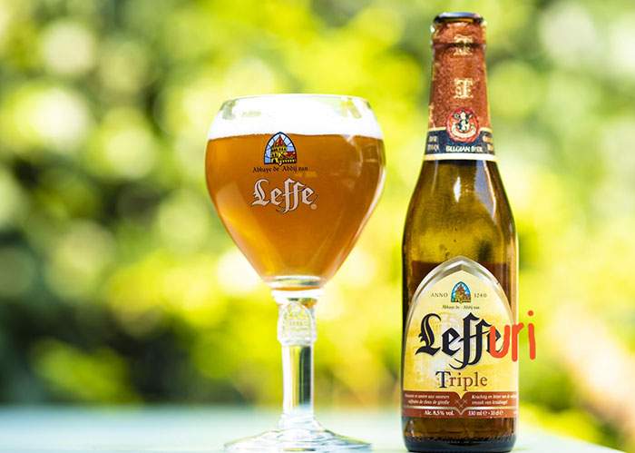 Naziştii gramaticali boicotează berea Leffe: “Pluralul corect este Lefuri!”
