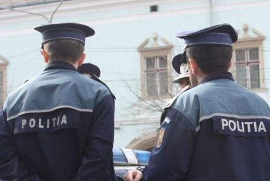 Poliţiştii care l-au arestat pe fiul lui Sile Cămătaru s-au predat azi-dimineaţă