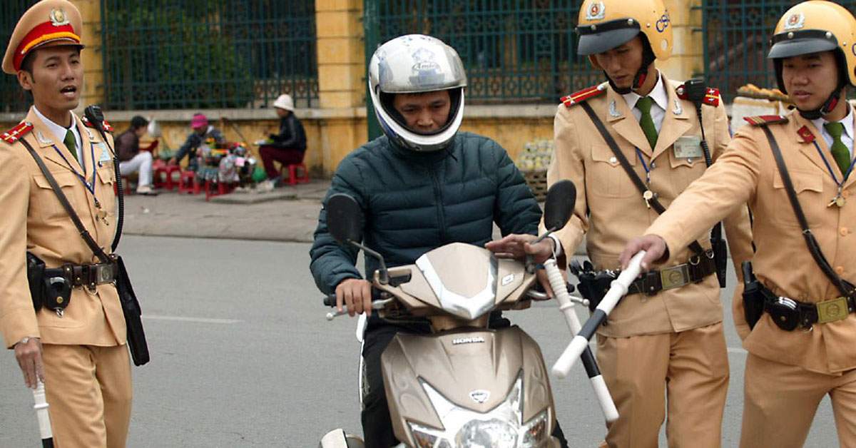 Guvernul va aduce polițiști vietnamezi, ca să fie amendați cât mai mulți români