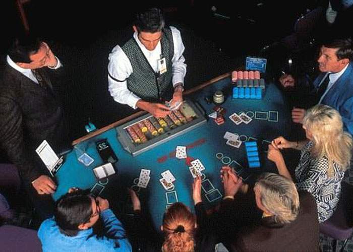 Polițiștii infiltrați într-un cazino au pierdut la poker cinci milioane de euro