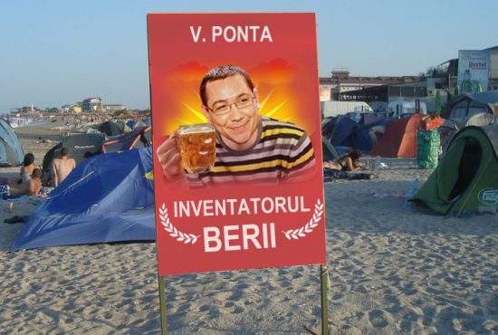 Vama Veche, plină de postere cu Ponta, în care se laudă că el a inventat berea, sexul şi cortul