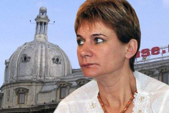 Bila de pe ASE, în pericol: Andreea Pora a fost admisă la Finanţe-Bănci!
