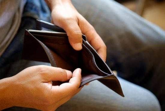 Studiu! La 5 zile după salariu românii devin adepţii curentului minimalist