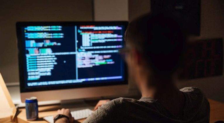 O firmă de IT a pus antifurturi pe programatori, ca să nu-i fure alte firme