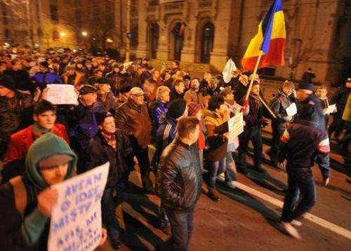 Cum a trăit Băsescu manifestaţia de la Palatul Cotroceni