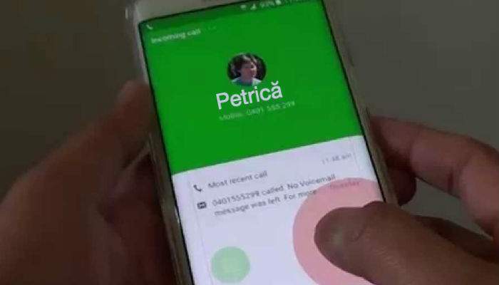 Ca să scape de telefonul săptămânal cu părinţii, un român le cere mereu bani împrumut şi nu-l mai caută