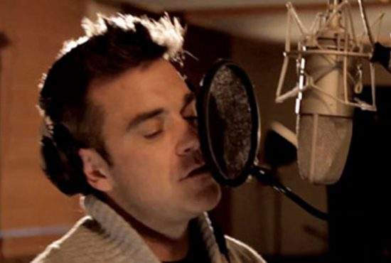Robbie Williams, surprins repetând „Aşa sunt zilele mele” pentru Untold