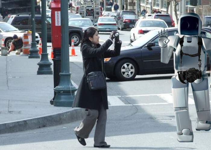 Japonezii au pus la punct un robot care face fotografii în locul turiştilor