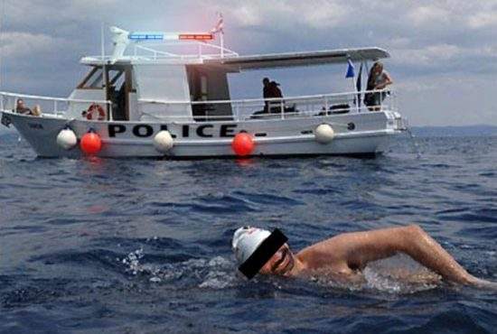 Încă un român a traversat Canalul Mânecii înot, dar la final poliţia britanică tot l-a arestat pentru furt